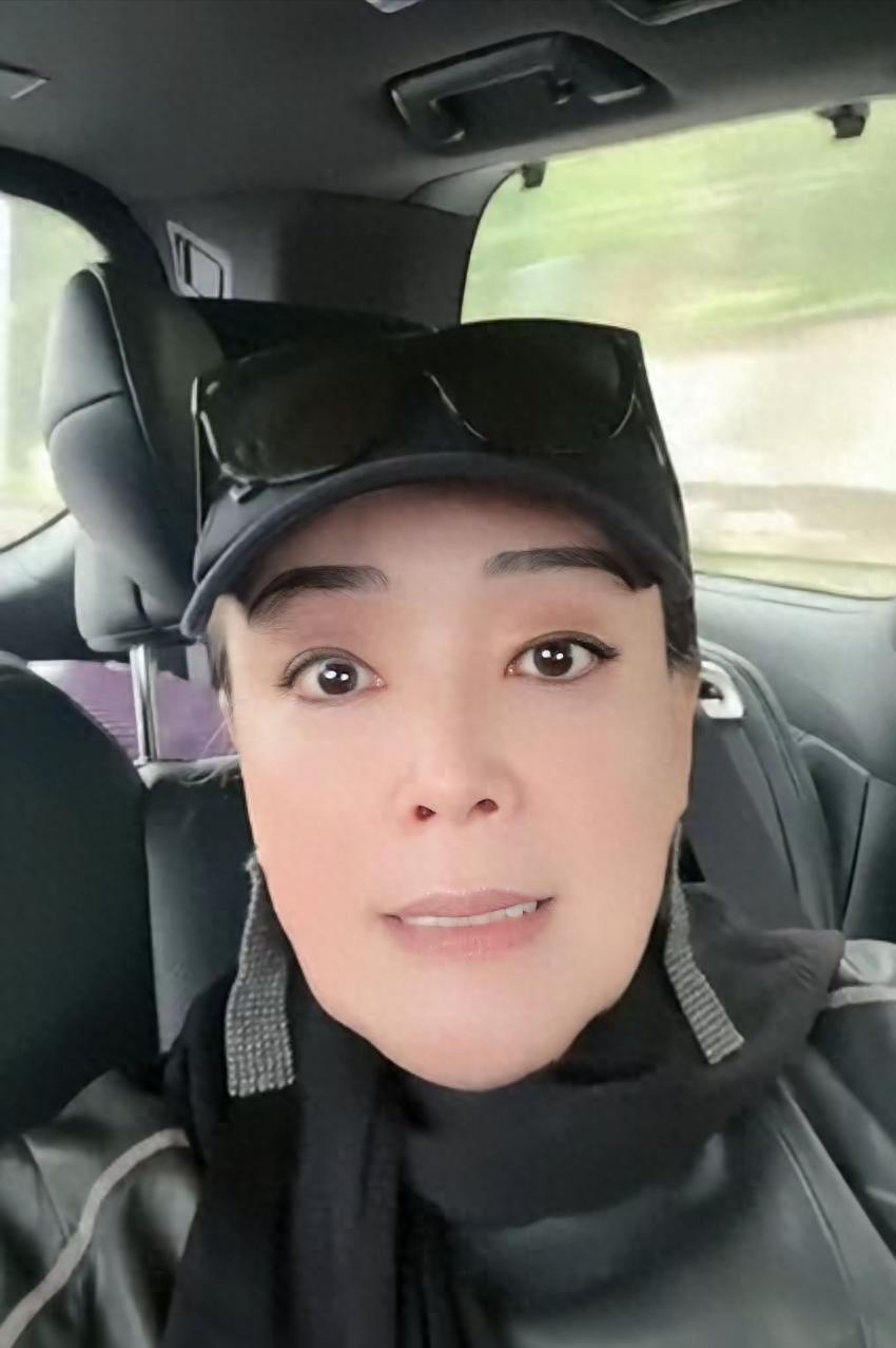 开云体育官网-母子俩又杠上了！张兰生气离台不受儿子待见，吐槽汪大爷不管小菲