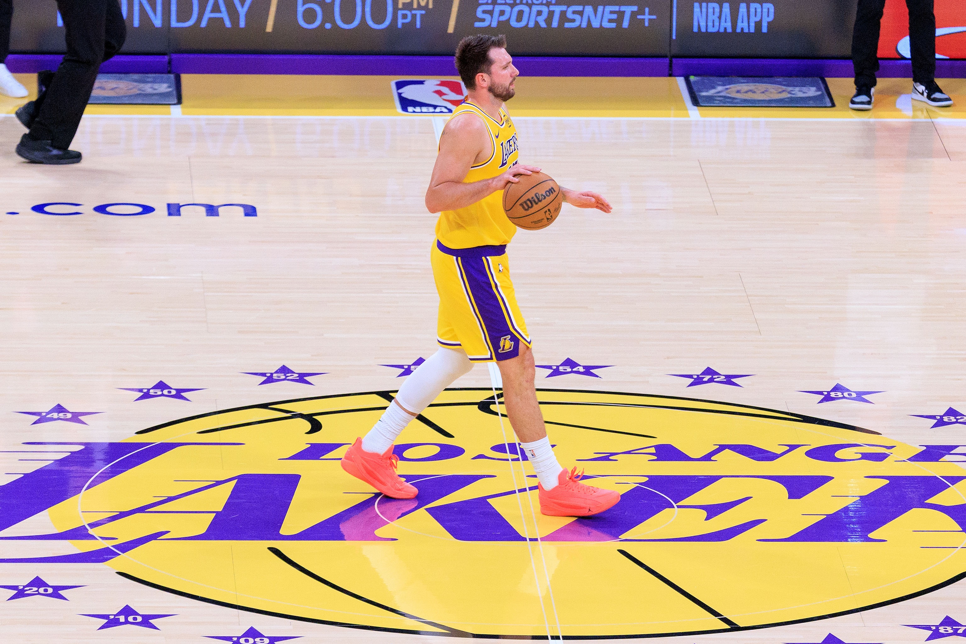 开云Kaiyun官网入口-东契奇生涯第100场30+10助 历史第4人 仅次于大O&amp;哈登&amp;詹姆斯